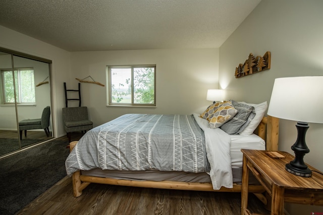 bedroom featuring a textured ceiling, hardwood / wood-style floors, and a closet