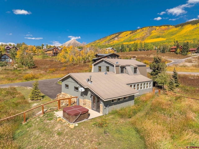 bird's eye view featuring a mountain view