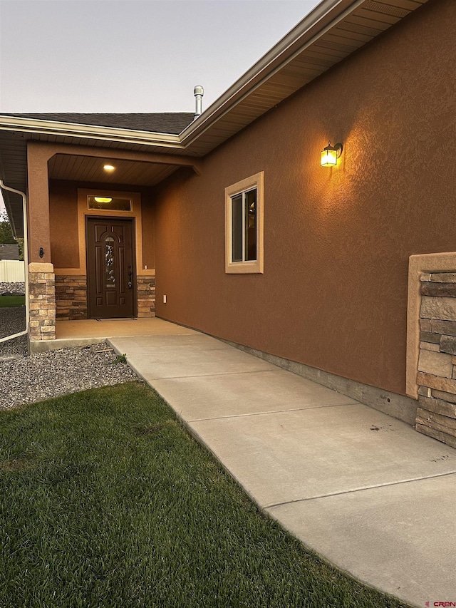 1427 Rainier Ln, Delta, CO 81416 - entrance to property featuring stone siding and stucco siding