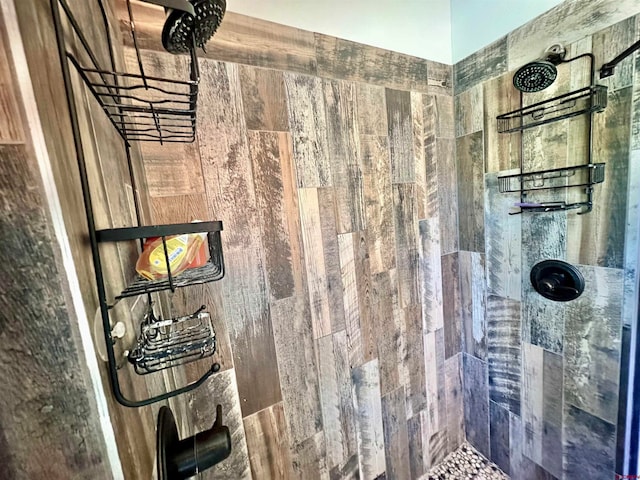 bathroom featuring a tile shower