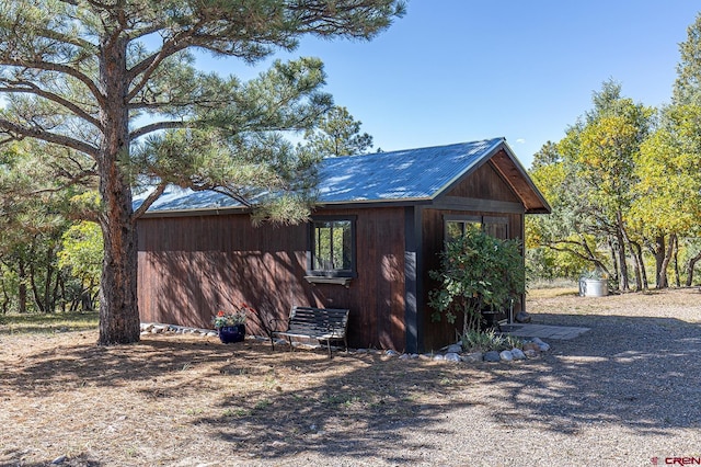 view of outbuilding