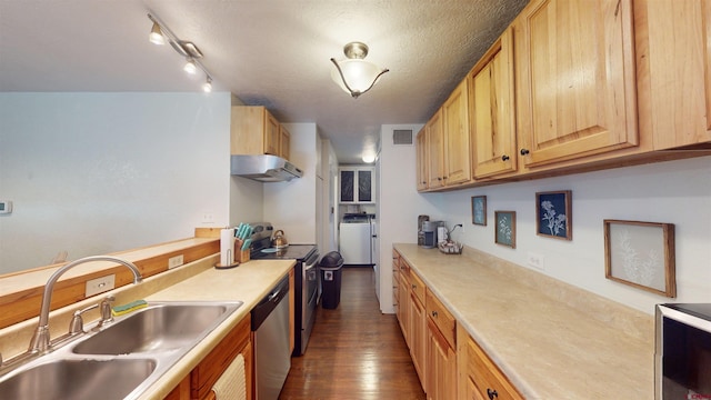 kitchen featuring appliances with stainless steel finishes, light brown cabinets, dark hardwood / wood-style flooring, a textured ceiling, and sink