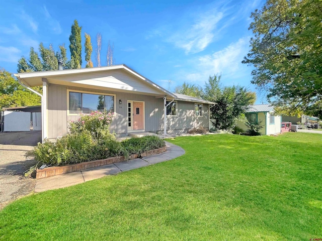 view of front of home featuring a front yard