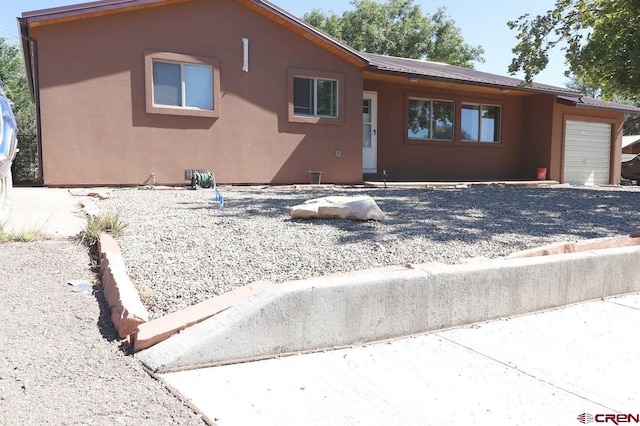 view of front facade featuring a garage