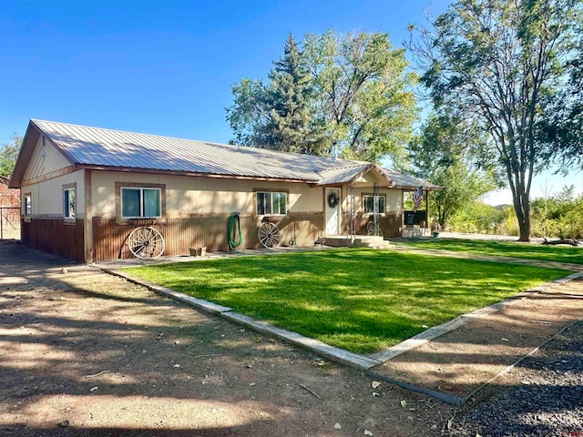 ranch-style home featuring a front yard