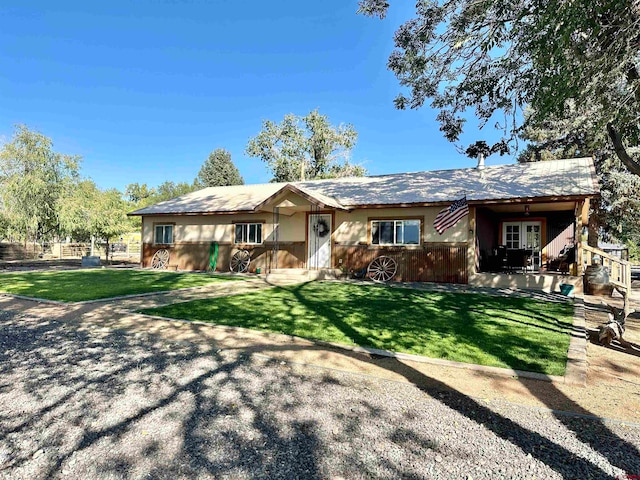 ranch-style house featuring a front yard