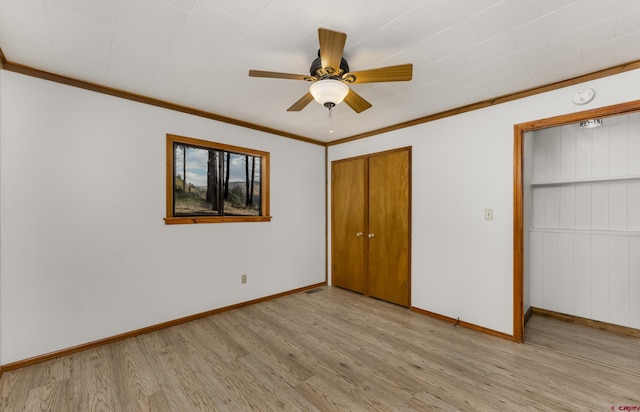 unfurnished bedroom featuring a closet, crown molding, light hardwood / wood-style flooring, and ceiling fan