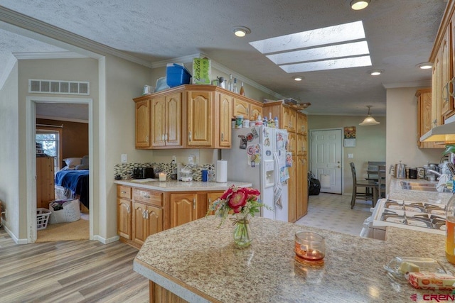 kitchen featuring pendant lighting, kitchen peninsula, ornamental molding, and white appliances