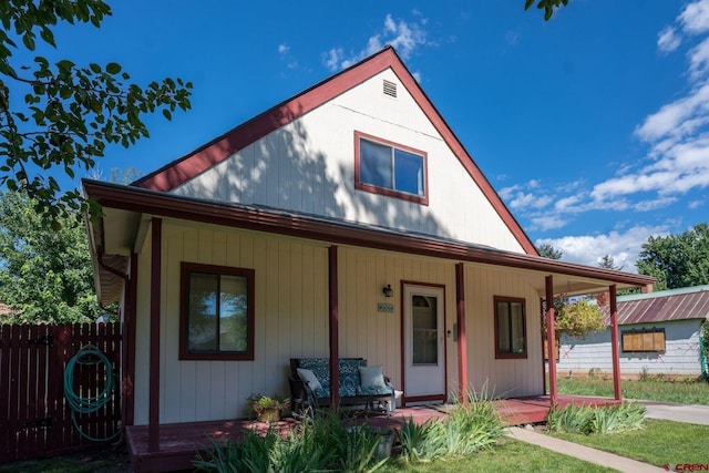 view of front of property featuring covered porch