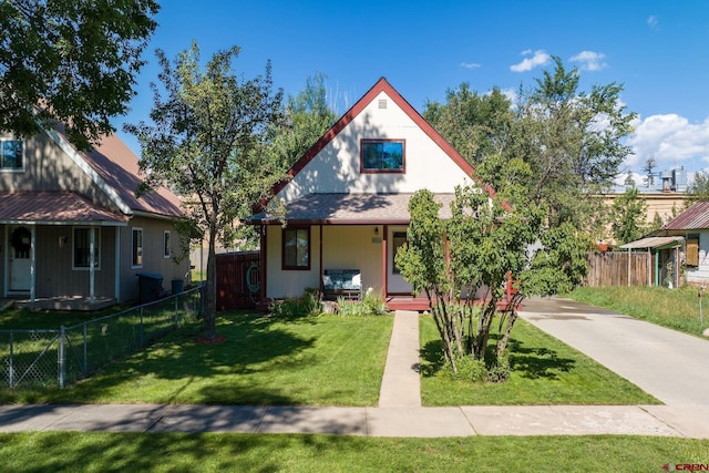 view of front of property featuring covered porch and a front yard