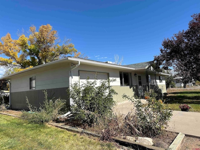 view of front of home with a front yard