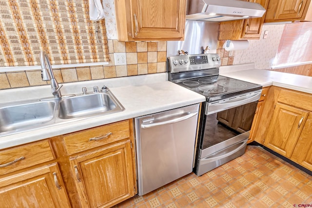 kitchen with sink, stainless steel appliances, backsplash, and range hood