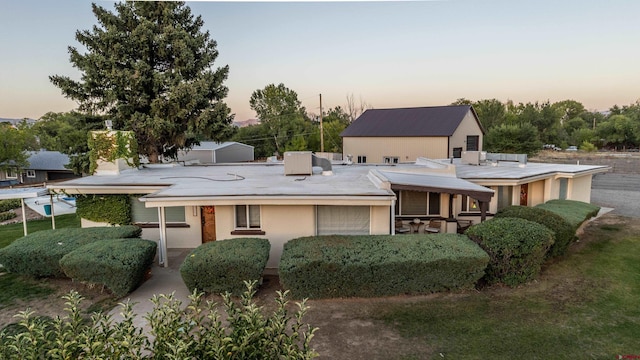 view of front of property