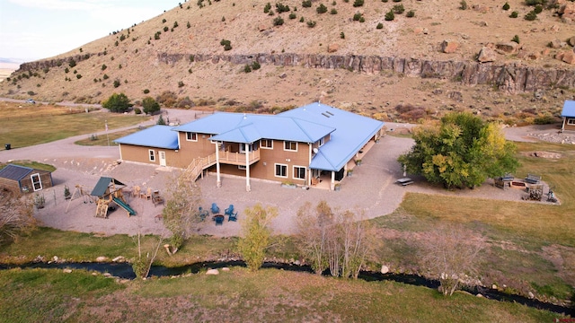 birds eye view of property featuring a mountain view