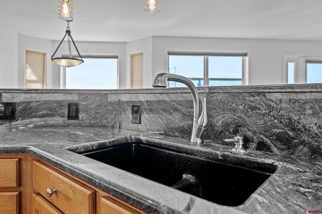 details featuring sink and hanging light fixtures