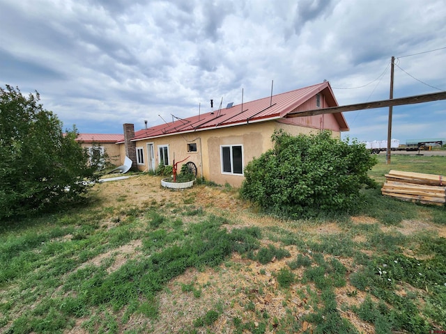 exterior space featuring a yard