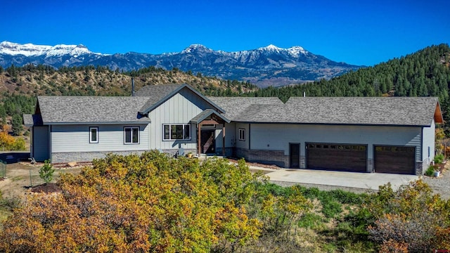 view of front of home with a garage and a mountain view