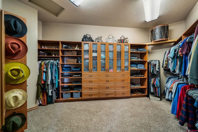 walk in closet featuring carpet flooring