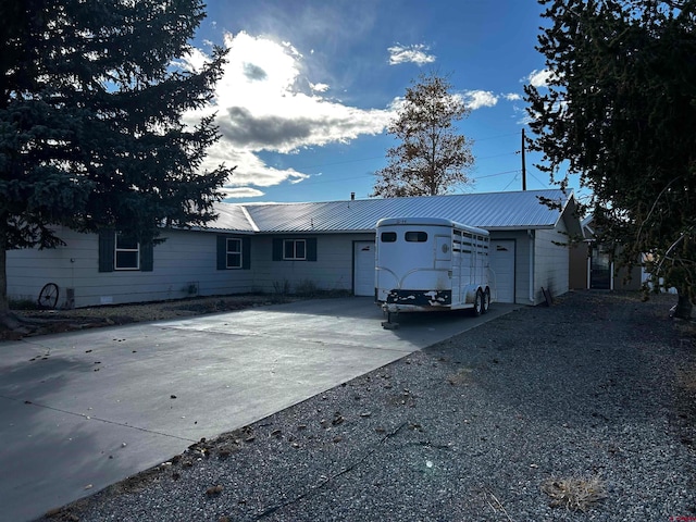 view of front facade with a garage