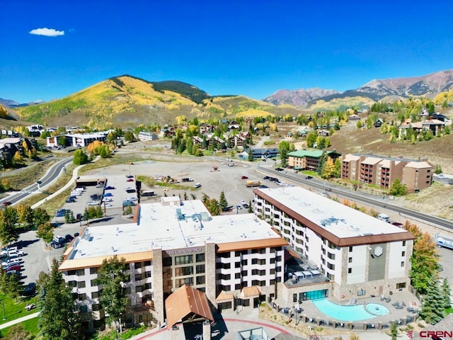 bird's eye view featuring a mountain view