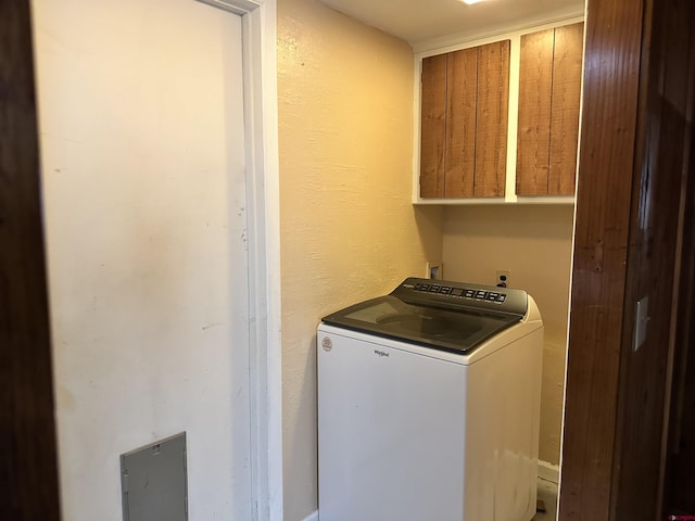 washroom featuring cabinets and washer / dryer