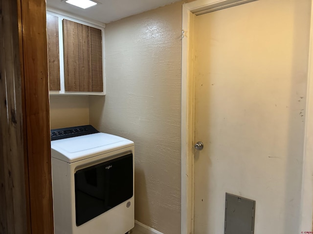 laundry area featuring washer / dryer