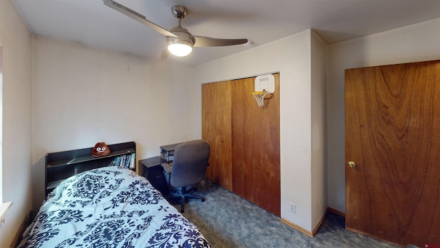 carpeted bedroom featuring ceiling fan and a closet