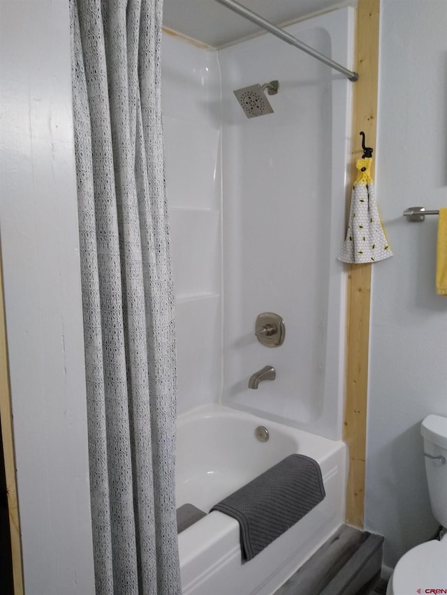 bathroom featuring toilet and shower / bath combo with shower curtain