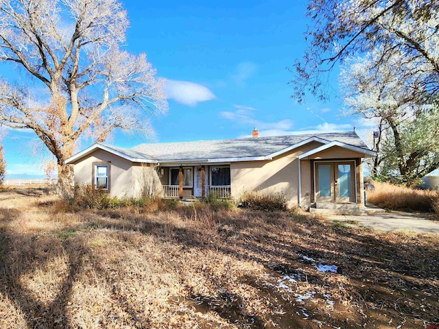 ranch-style house with covered porch