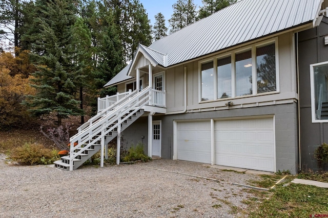 view of front facade with a garage