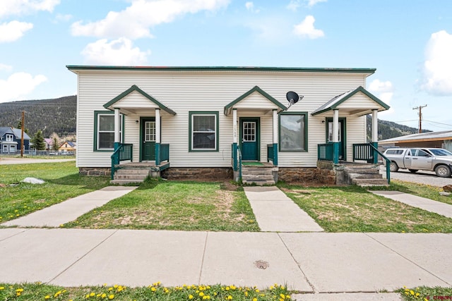 view of front of house featuring a front yard