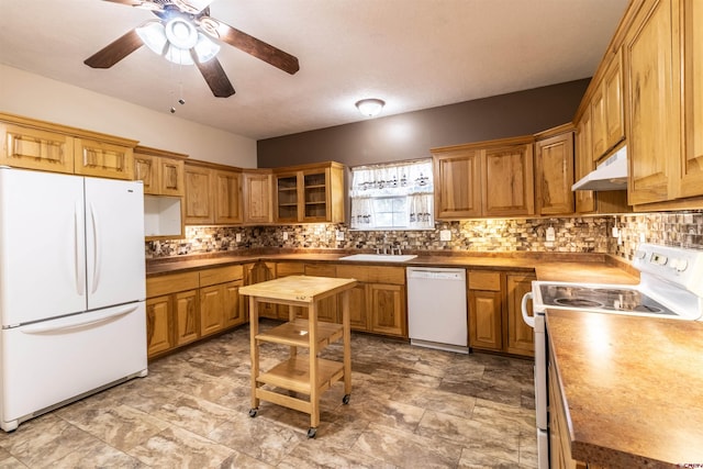 kitchen with ceiling fan, sink, tasteful backsplash, a textured ceiling, and white appliances