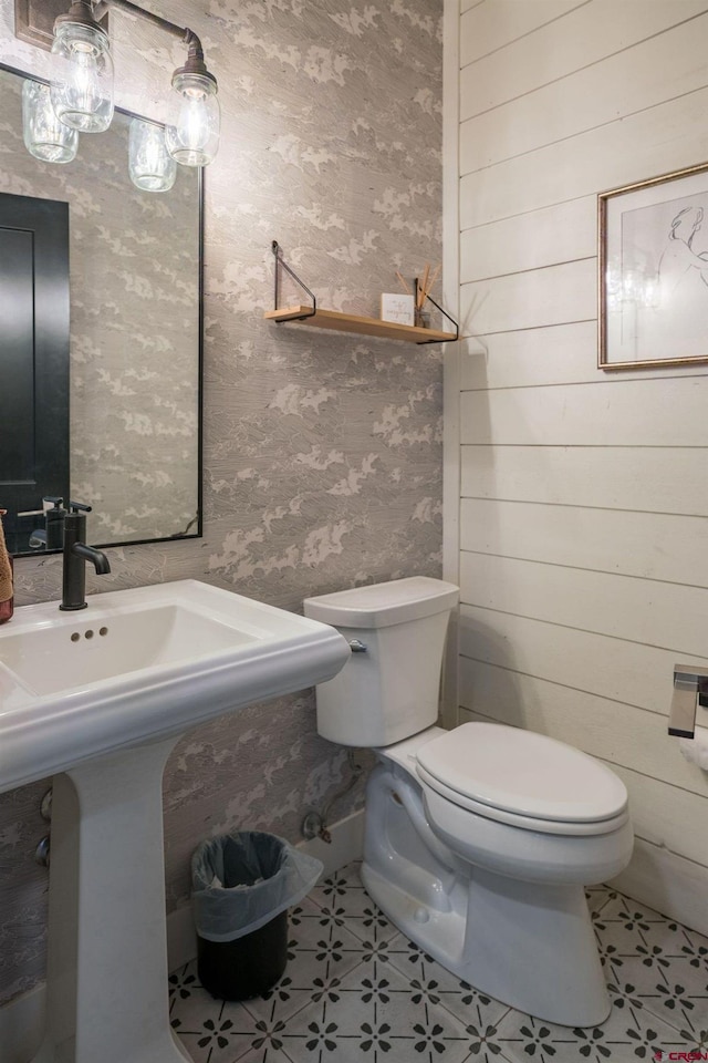 bathroom featuring tile patterned floors, sink, and toilet