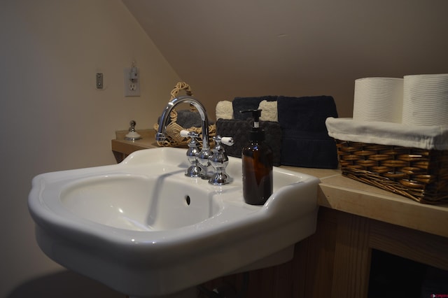 bathroom featuring sink