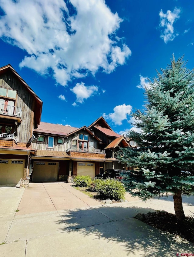 view of front of house featuring a garage