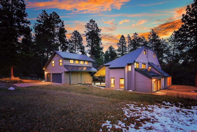 view of front of home featuring a yard and a garage