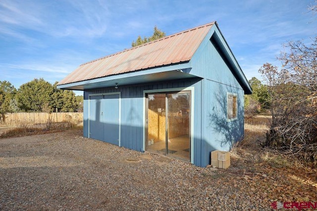 exterior space featuring an outbuilding