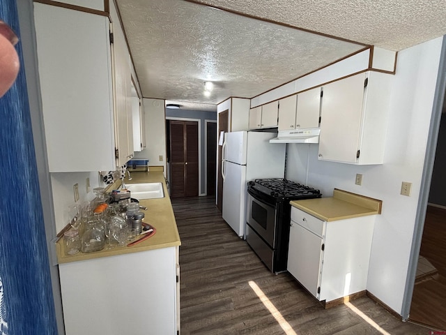 kitchen with a textured ceiling, range with gas cooktop, sink, dark hardwood / wood-style floors, and white cabinetry