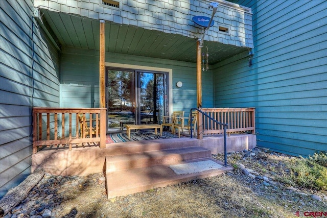 doorway to property with covered porch