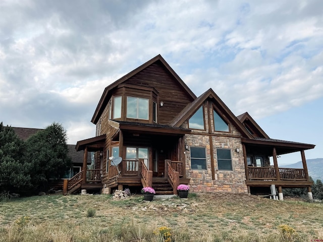 view of front of property featuring a porch