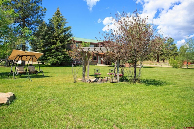 view of yard featuring a pergola