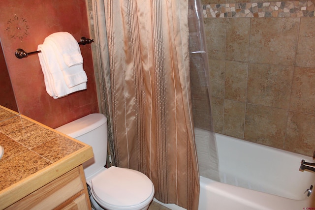 bathroom featuring toilet and shower / bath combo with shower curtain