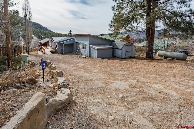 view of yard with a mountain view