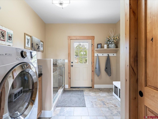 laundry area with washer / clothes dryer