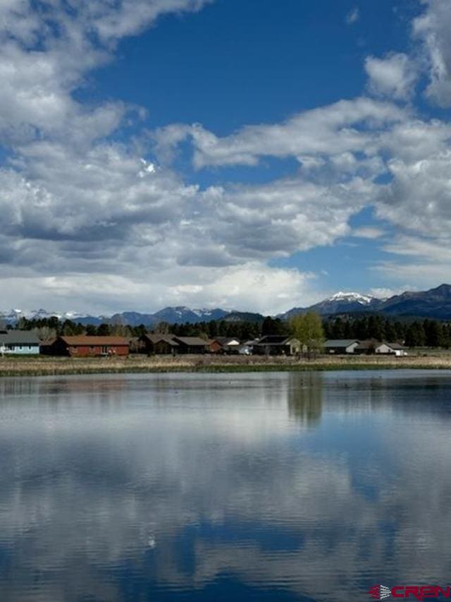 water view featuring a mountain view