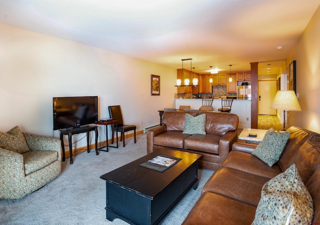 living room with carpet flooring and an inviting chandelier