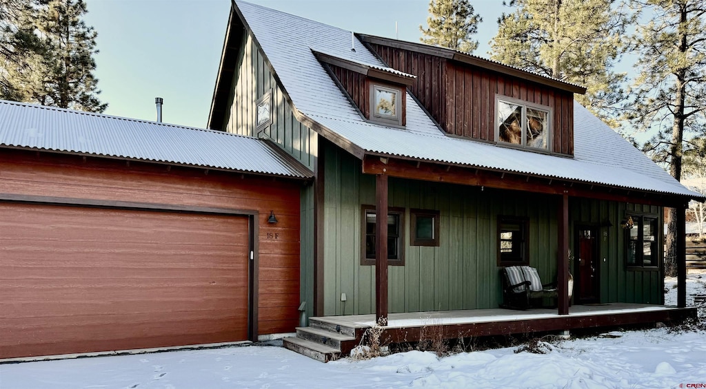 view of front facade with a garage