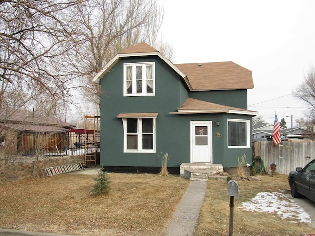 view of front property featuring a front yard