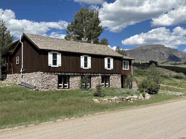 view of front facade with a mountain view