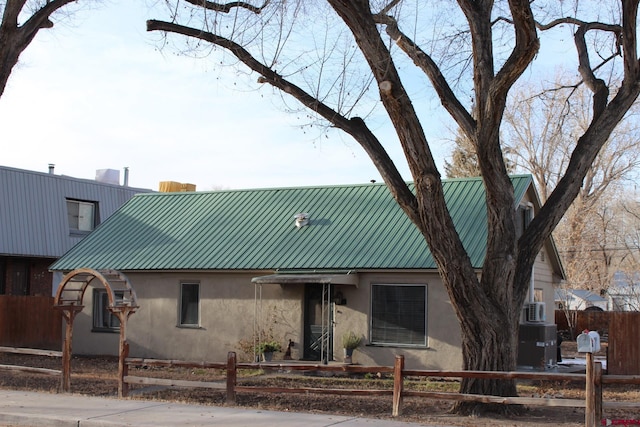 view of front facade